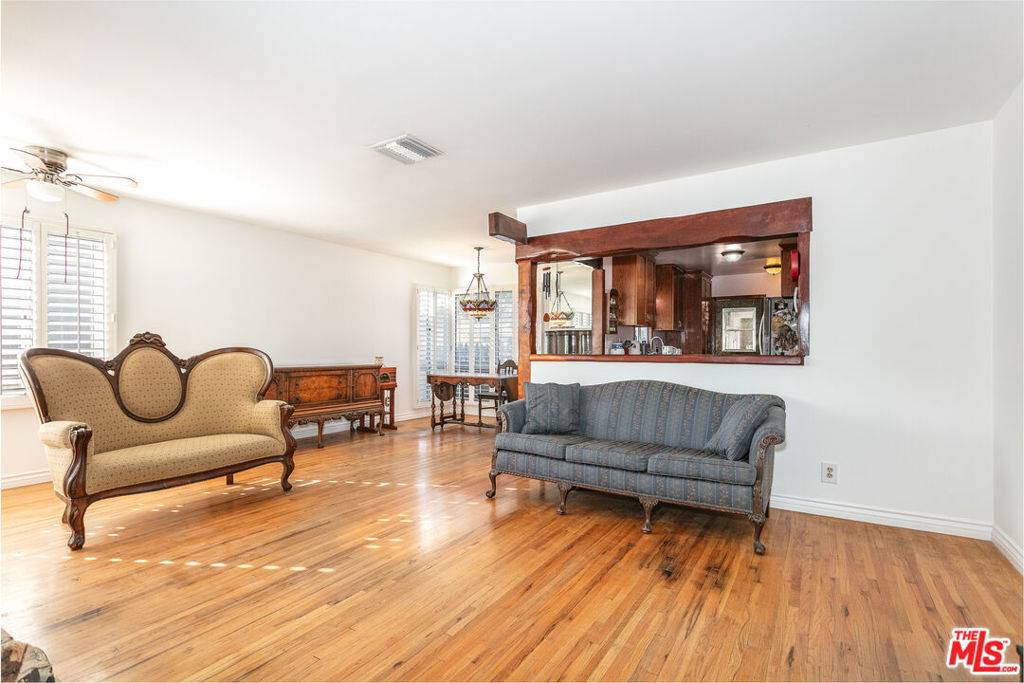 Reseda, CA 91335,6901 Chimineas AVE
