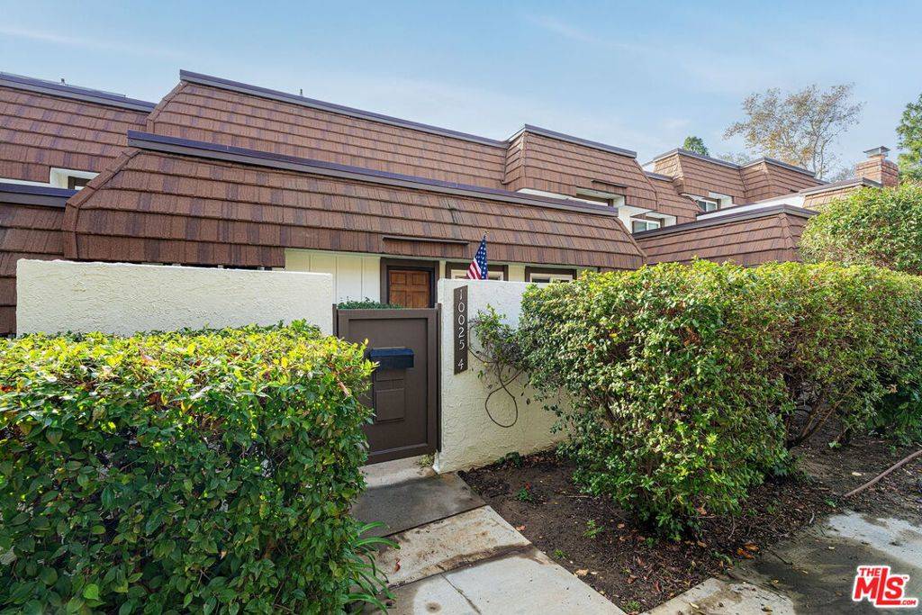 10025 Larwin AVE #4, Chatsworth, CA 91311