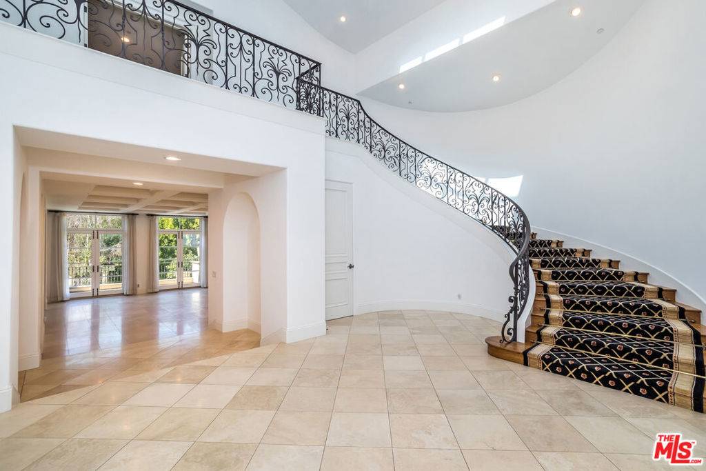 Los Angeles, CA 90077,2167 Sheringham LN