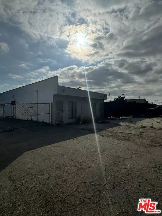 Compton, CA 90220,1726 W Compton BLVD