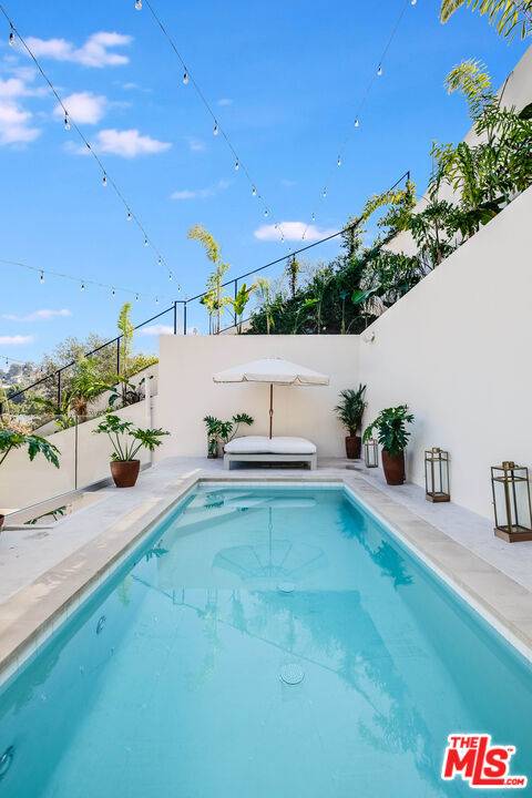Los Angeles, CA 90068,2407 San Marco DR