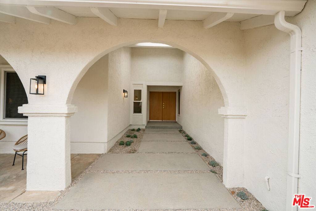 Woodland Hills, CA 91367,5315 Overing DR