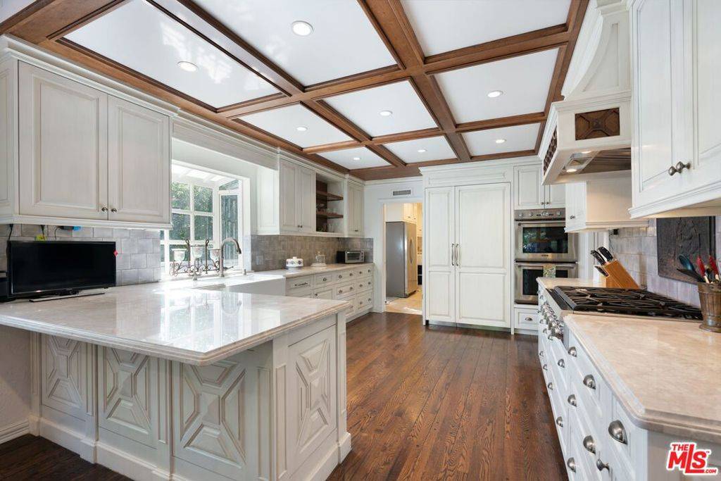 Beverly Hills, CA 90210,2822 Royston PL