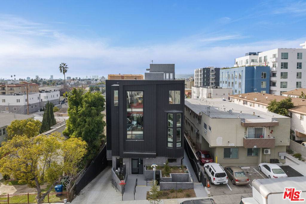 641 N Hobart BLVD, Los Angeles, CA 90004