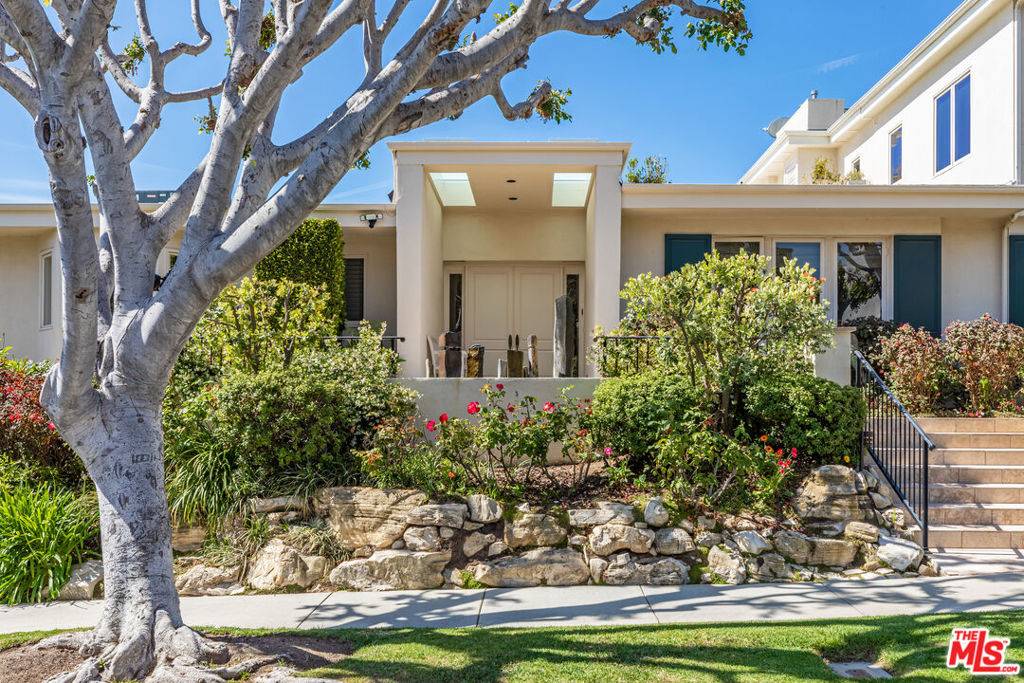 Beverly Hills, CA 90210,1016 Maybrook DR