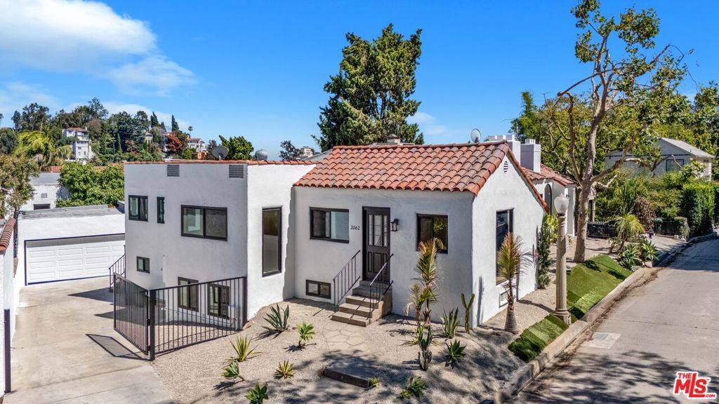 Los Angeles, CA 90068,2062 A High Tower DR