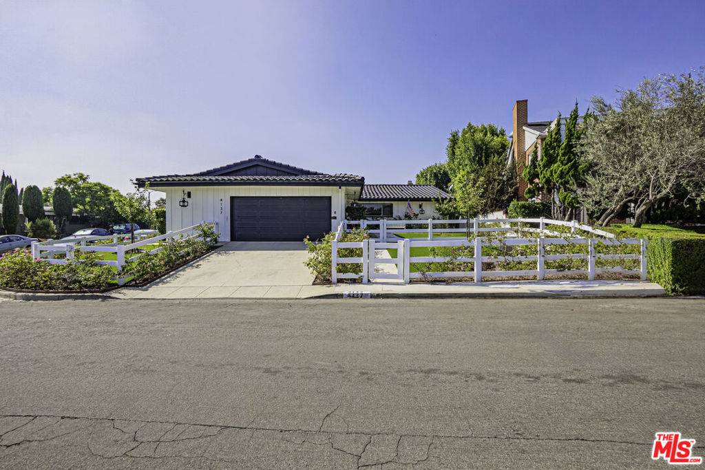 4137 Punta Alta DR, Los Angeles, CA 90008