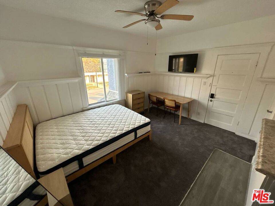 Redondo Beach, CA 90277,125 N Broadway #3
