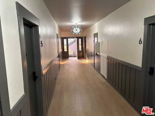 Redondo Beach, CA 90277,125 N Broadway #3