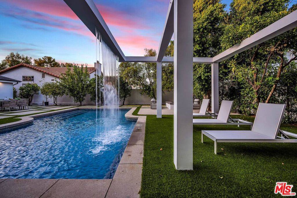 5236 Reseda BLVD, Tarzana, CA 91356