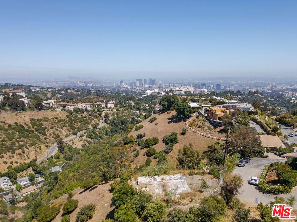 Los Angeles, CA 90049,1510 N Tigertail RD