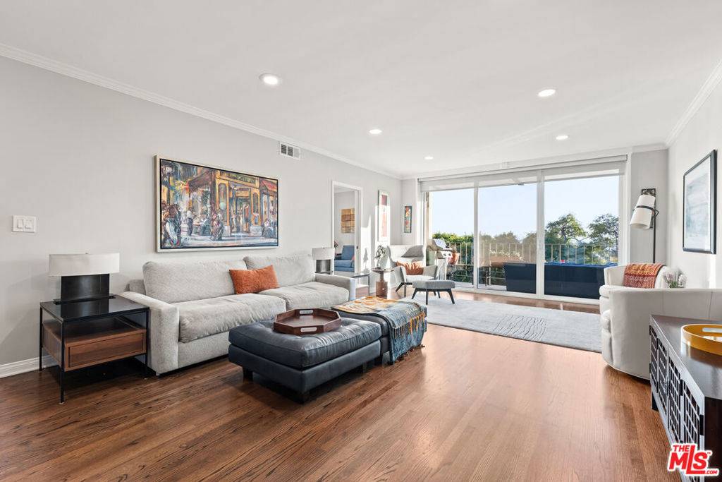 West Hollywood, CA 90069,874 Hammond ST #19