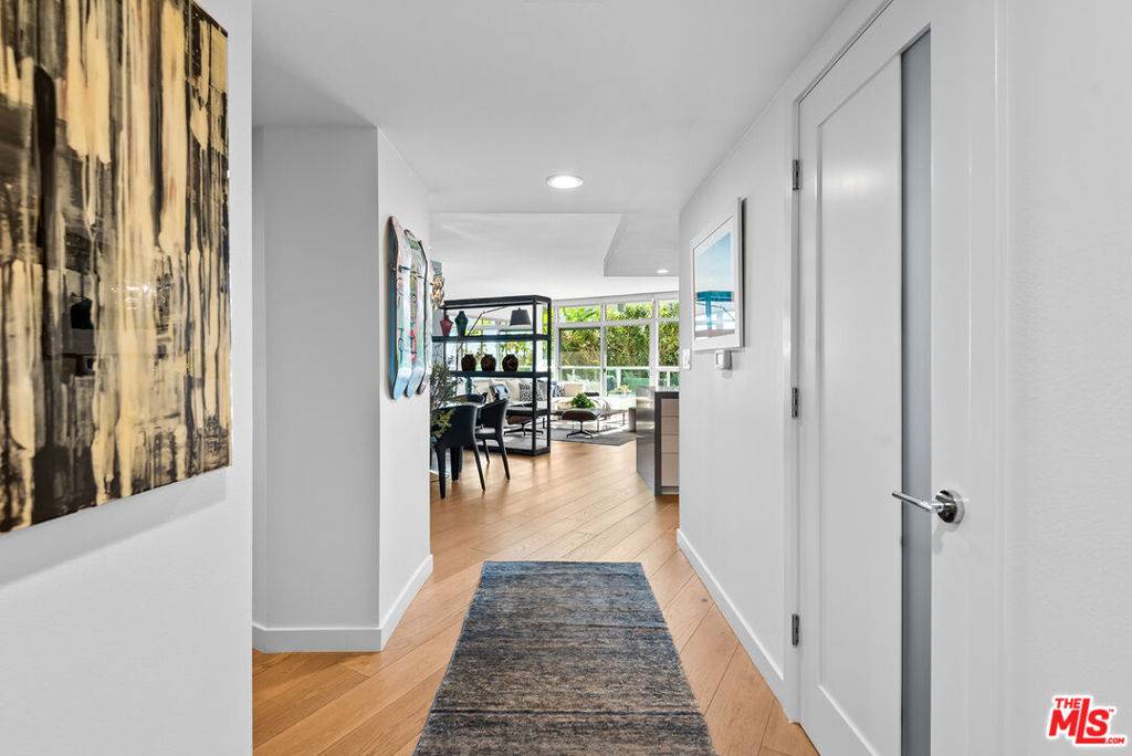 Marina Del Rey, CA 90292,13700 Marina Pointe DR #529