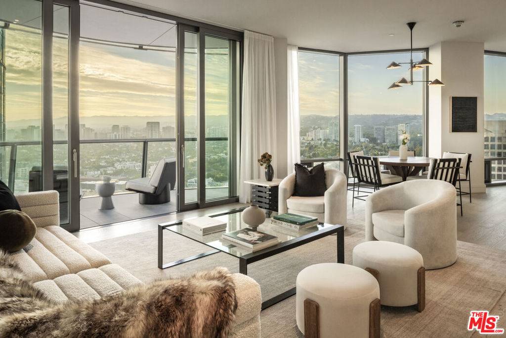 Los Angeles, CA 90067,211 Elm Court #6A