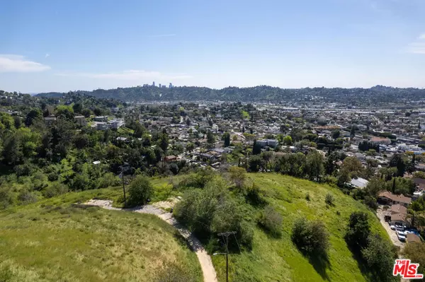 Los Angeles, CA 90065,3566 N Paseo DR