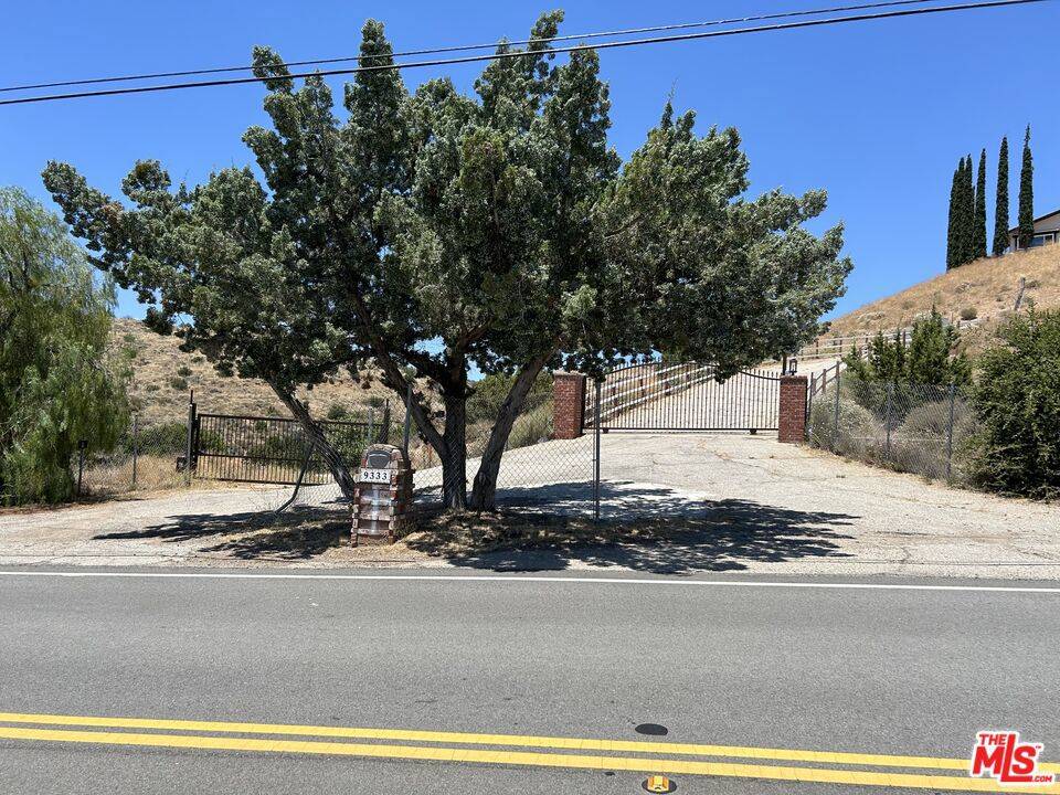 Agua Dulce, CA 91390,9333 Escondido Canyon RD