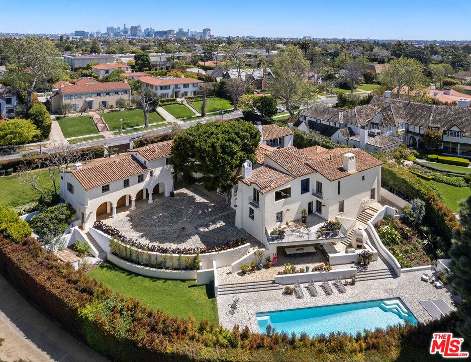211 S Muirfield RD, Los Angeles, CA 90004