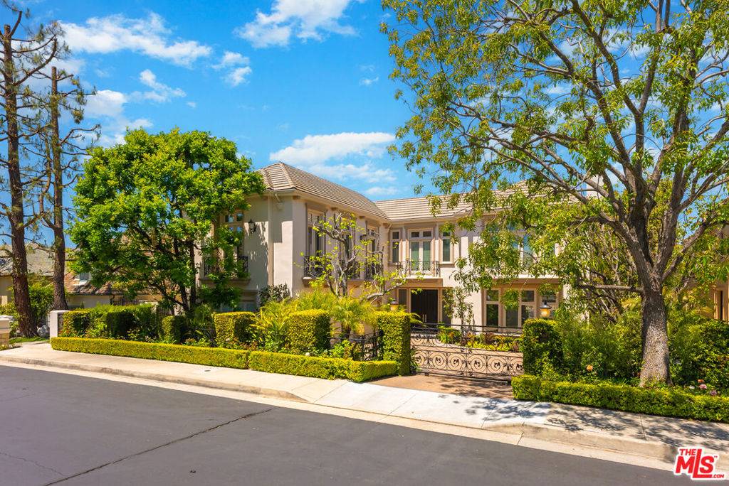 Los Angeles, CA 90077,11729 Wetherby LN