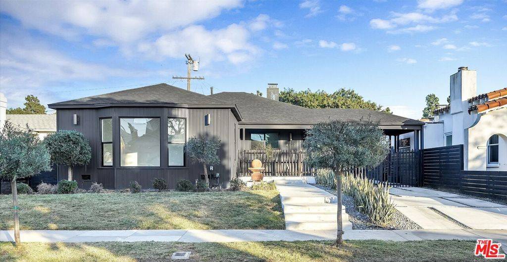 4122 S Bronson AVE, Los Angeles, CA 90008