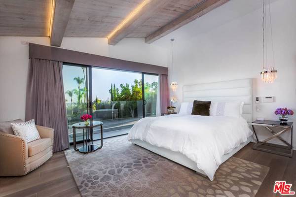 Beverly Hills, CA 90210,9331 DOHENY RD