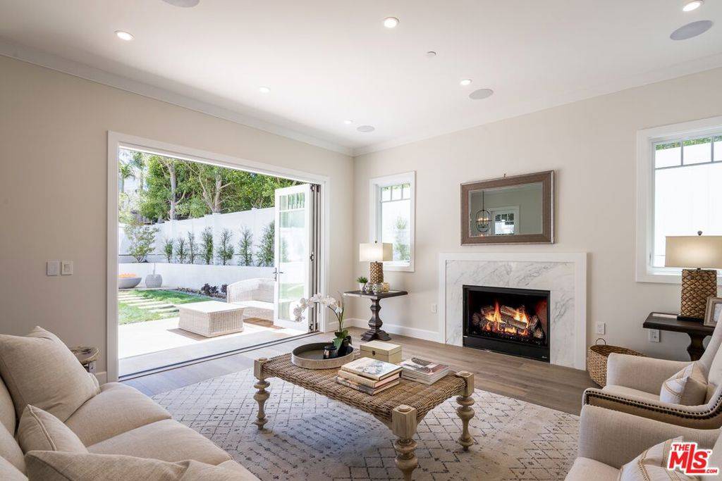 Pacific Palisades, CA 90272,530 Arbramar AVE
