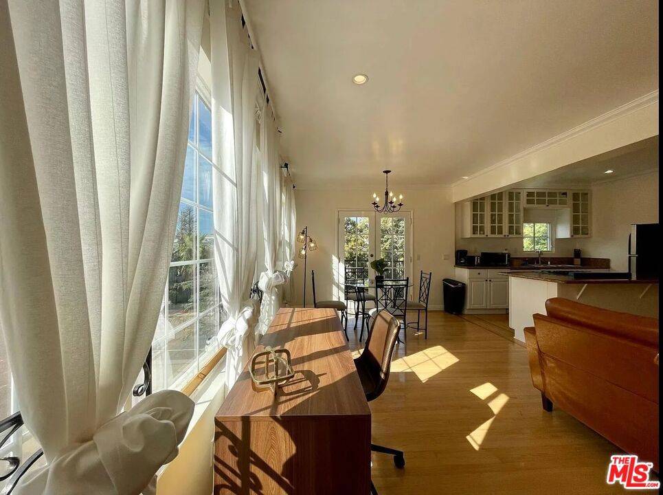 Santa Monica, CA 90403,1111 11th ST #6