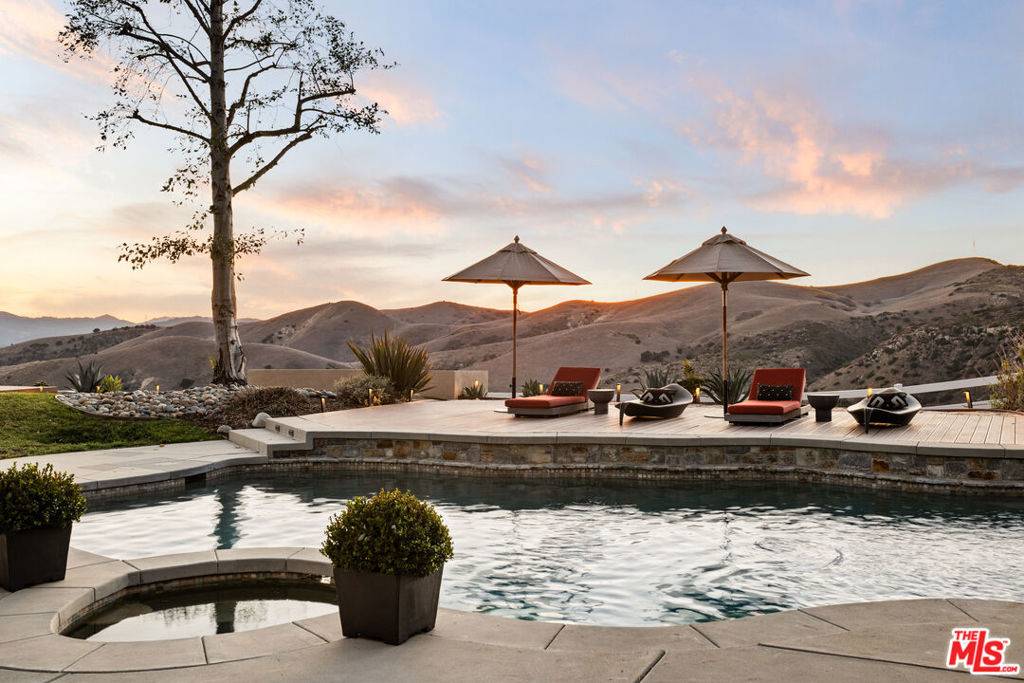 9 Saddlebow RD, Bell Canyon, CA 91307