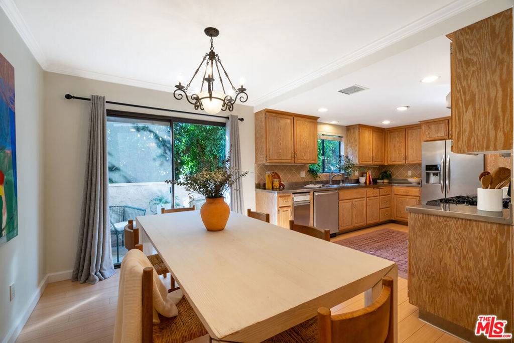 Los Angeles, CA 90034,3701 Glendon AVE #6