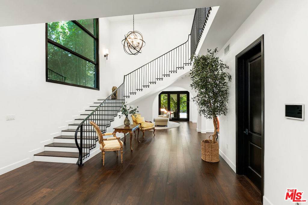 Beverly Hills, CA 90211,356 S Clark DR