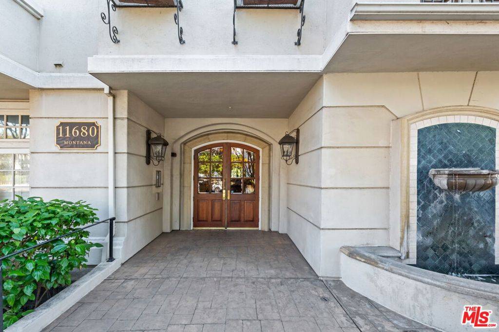 Los Angeles, CA 90049,11680 Montana AVE #108