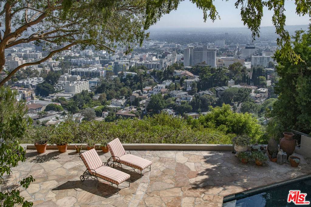 Los Angeles, CA 90068,6901 Oporto DR