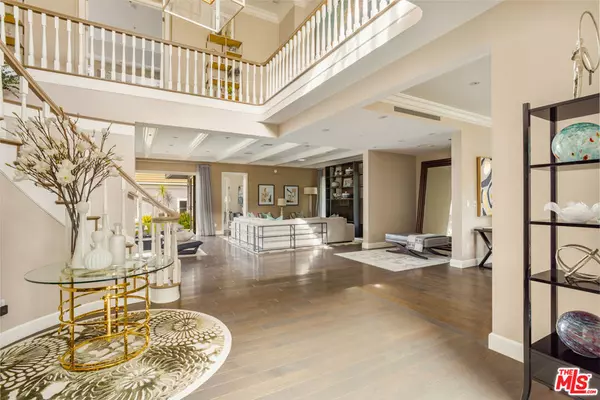 Beverly Hills, CA 90210,720 N Crescent DR