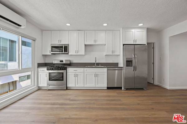 Los Angeles, CA 90046,7949 Romaine ST #6