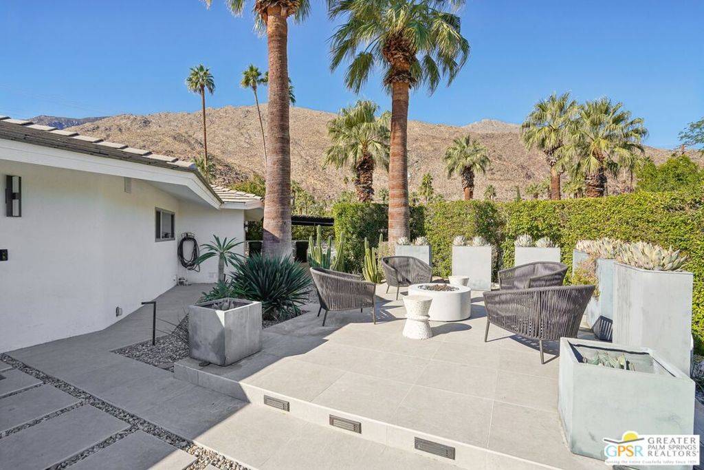 Palm Springs, CA 92264,215 W Camino Alturas