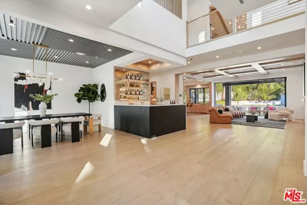 Tarzana, CA 91356,5124 Calvin AVE