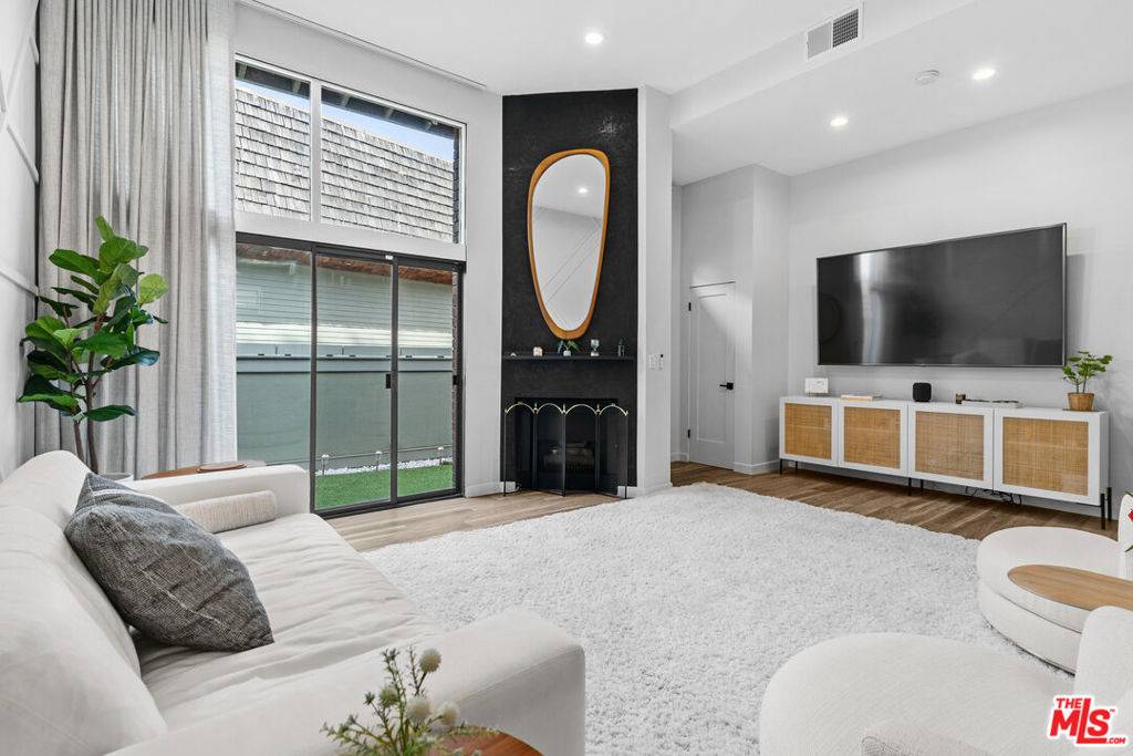 Marina Del Rey, CA 90292,4360 Glencoe AVE #2