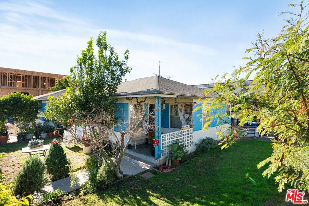 11202 Oxnard ST, North Hollywood, CA 91606