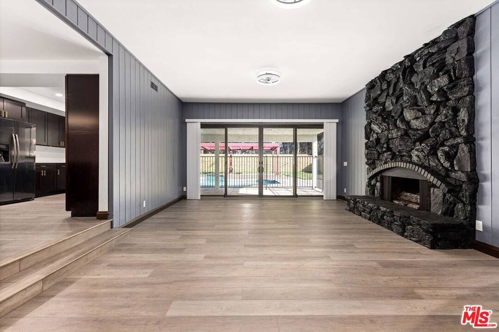 Northridge, CA 91324,9724 Bothwell RD