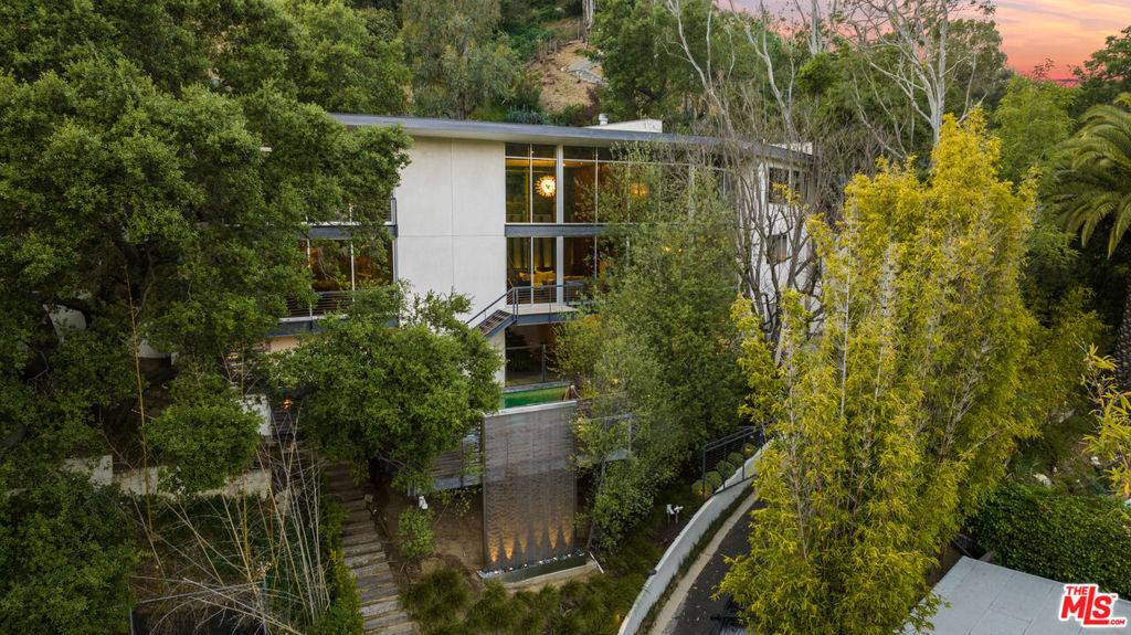 2207 Bowmont DR, Beverly Hills, CA 90210