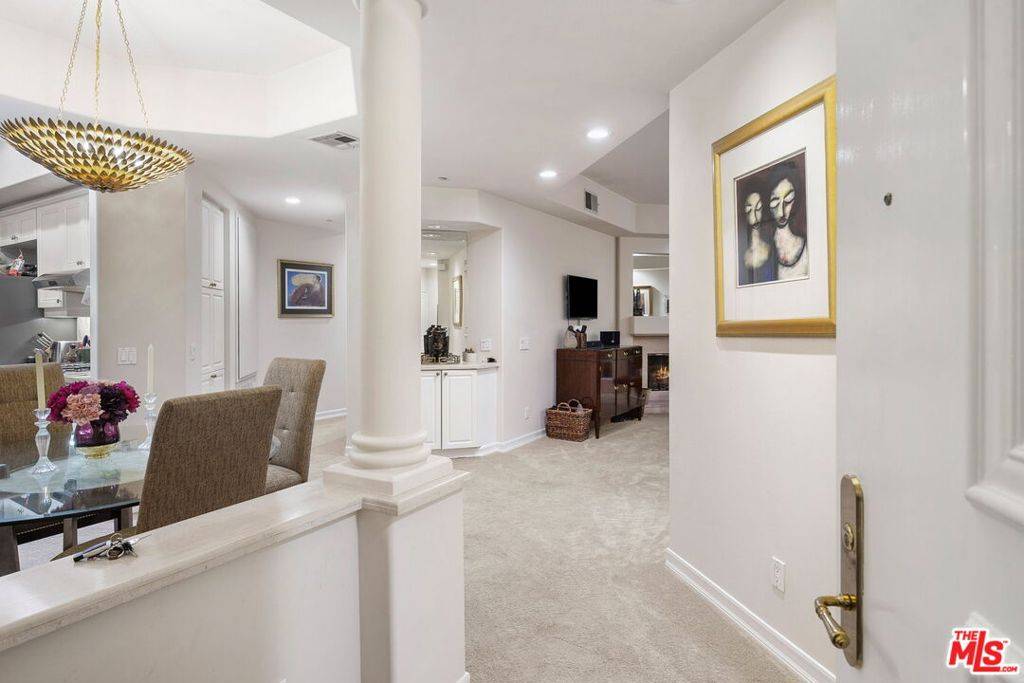 Los Angeles, CA 90049,11680 Montana AVE #104