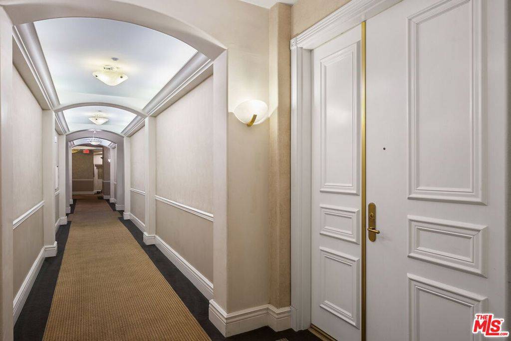 Los Angeles, CA 90049,11680 Montana AVE #104