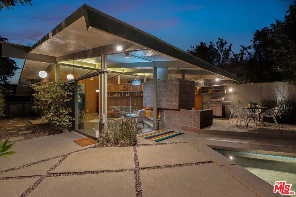 12412 Deerbrook LN, Los Angeles, CA 90049