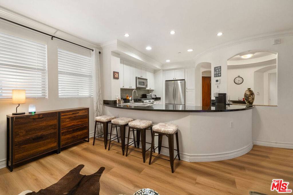 West Hollywood, CA 90048,122 N Clark DR #302