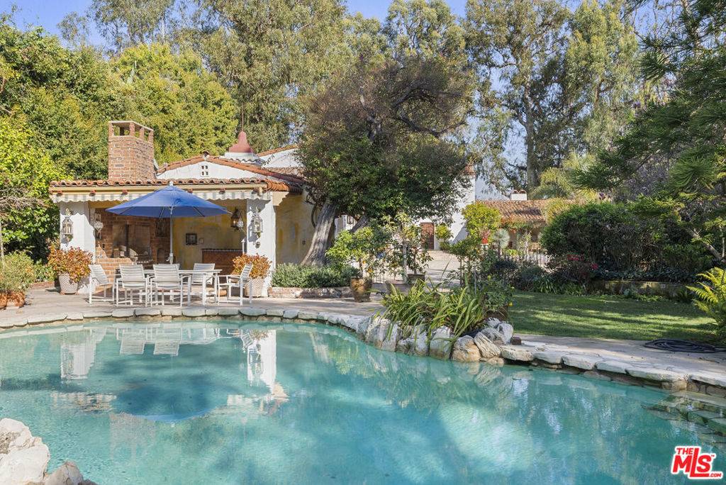 334 N Carmelina AVE, Los Angeles, CA 90049