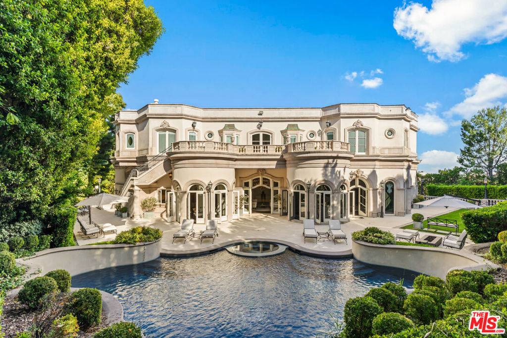 Beverly Hills, CA 90210,1091 Laurel WAY