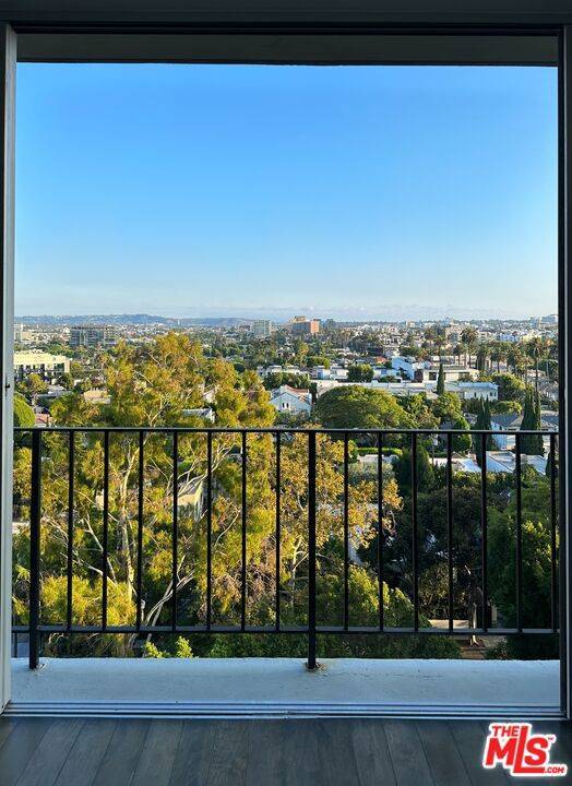 West Hollywood, CA 90069,818 N Doheny DR #808