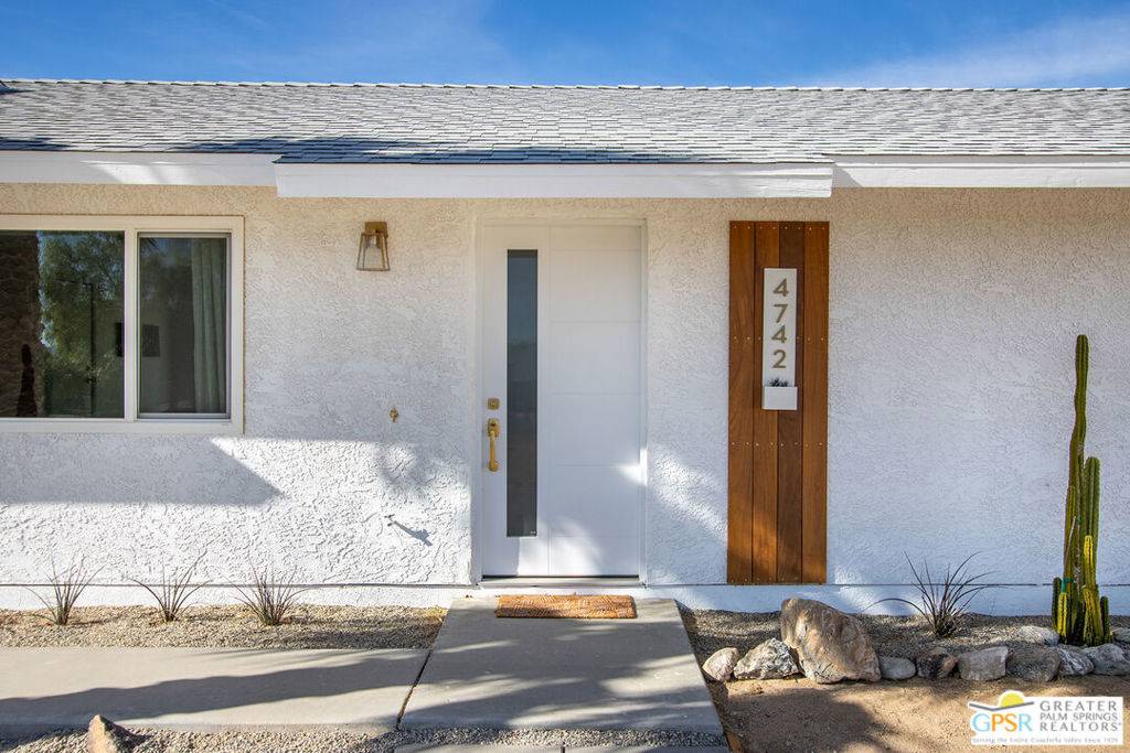 Joshua Tree, CA 92252,4742 Avenida La Flora Desierta