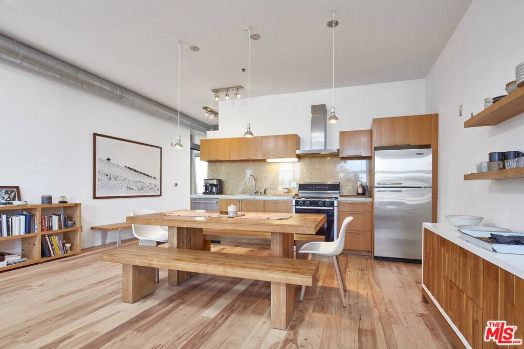 Venice, CA 90291,615 HAMPTON DR #B201