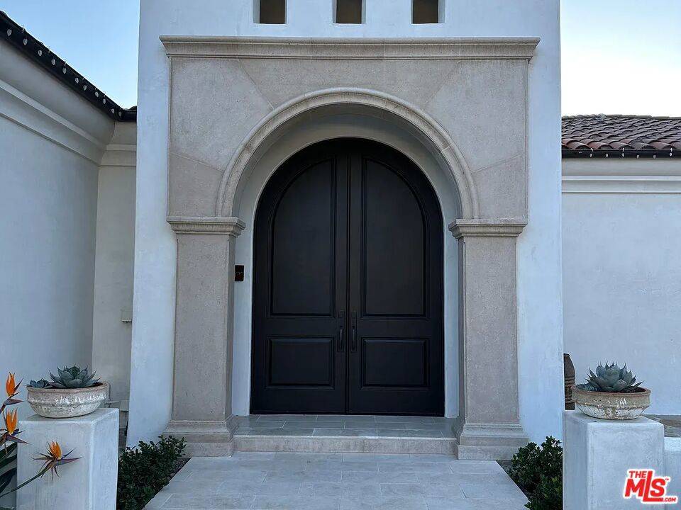 West Hills, CA 91307,2 Trigger RD