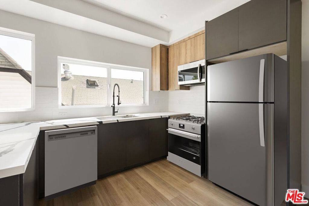 Los Angeles, CA 90037,716 W 41st PL #3